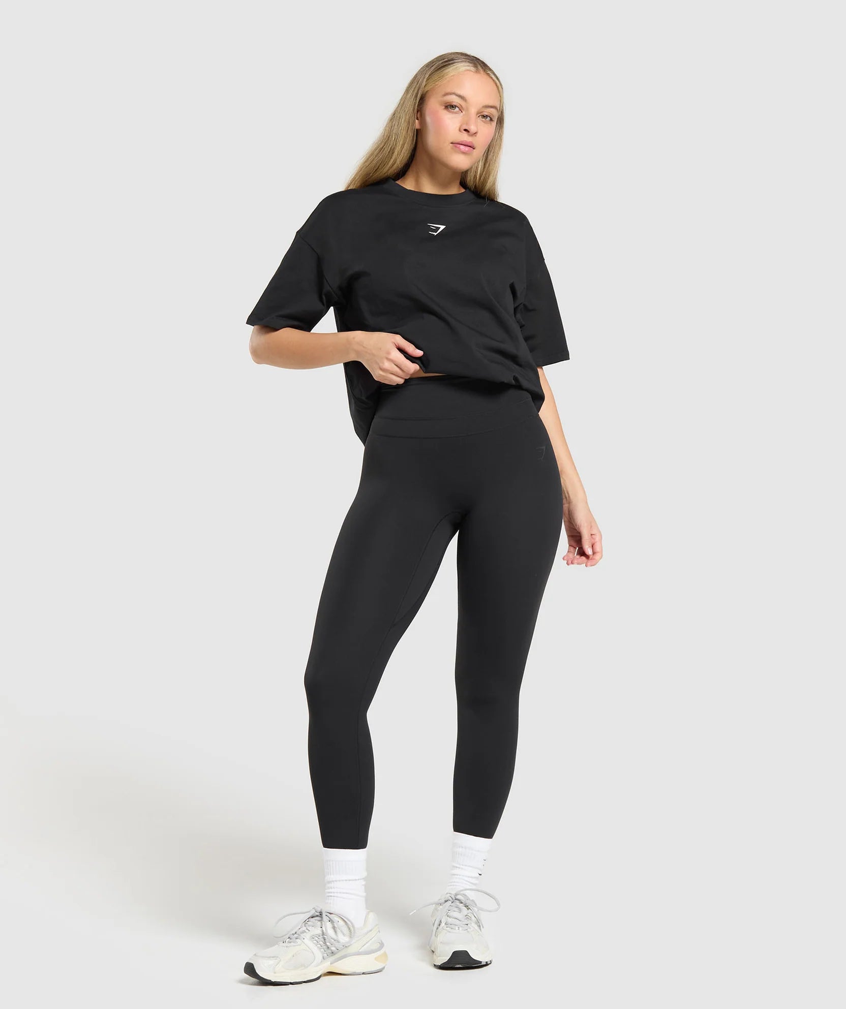 Trace Graphic Oversized Tee – Negro